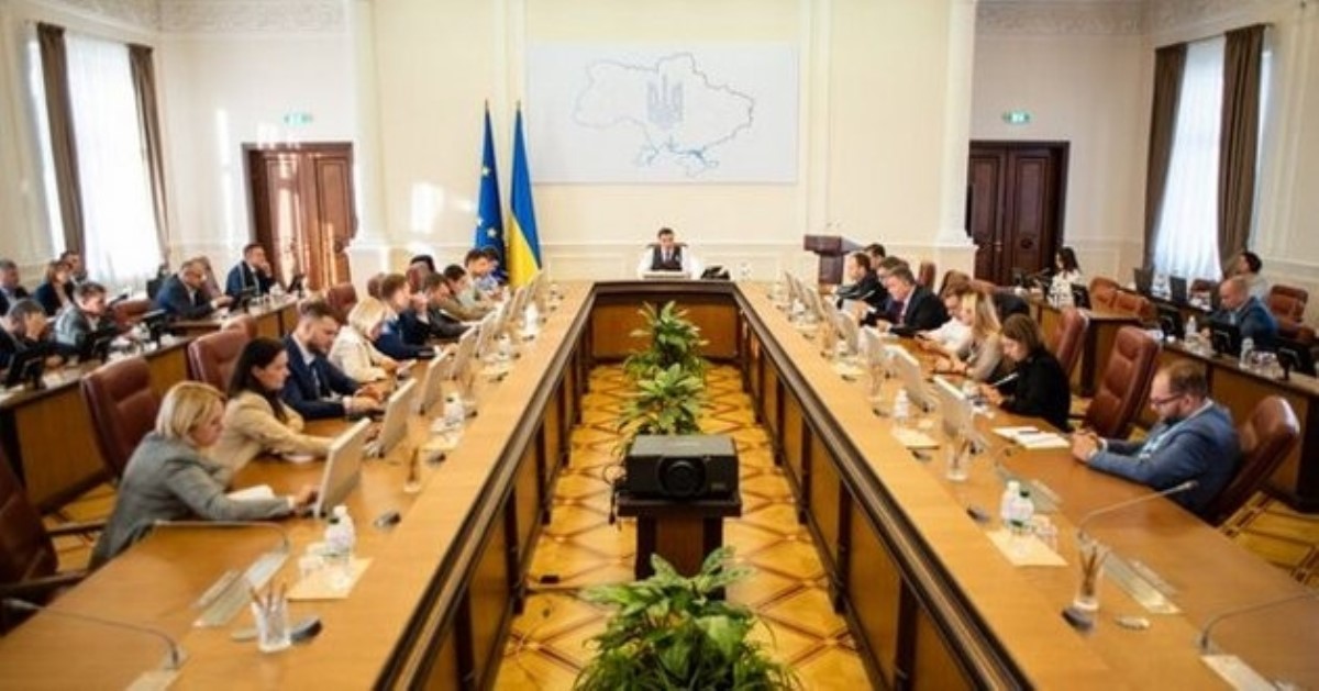 Кабмин хочет избавиться от "Голоса Украины" и "Урядового курьера": где будут выходить законы