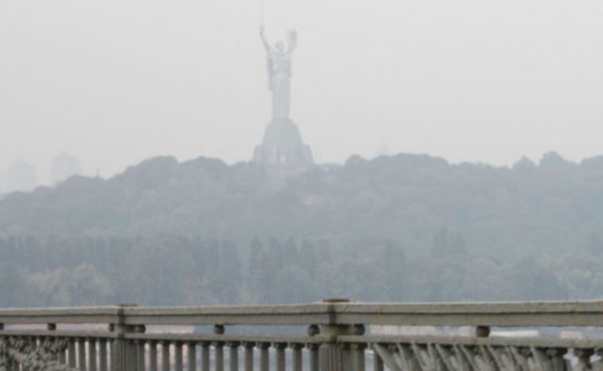 Ядовитое облако накрыло Киев: люди советуют Кличко прокашляться