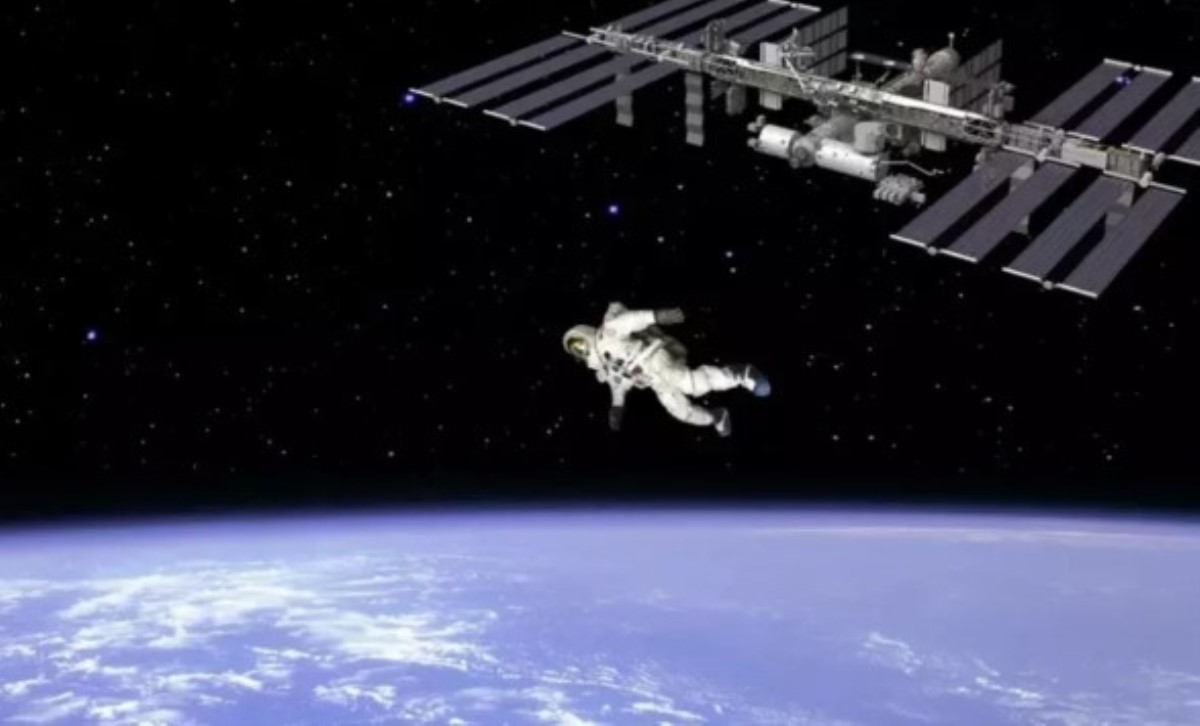 Что случится, если космонавт прыгнет с МКС вниз