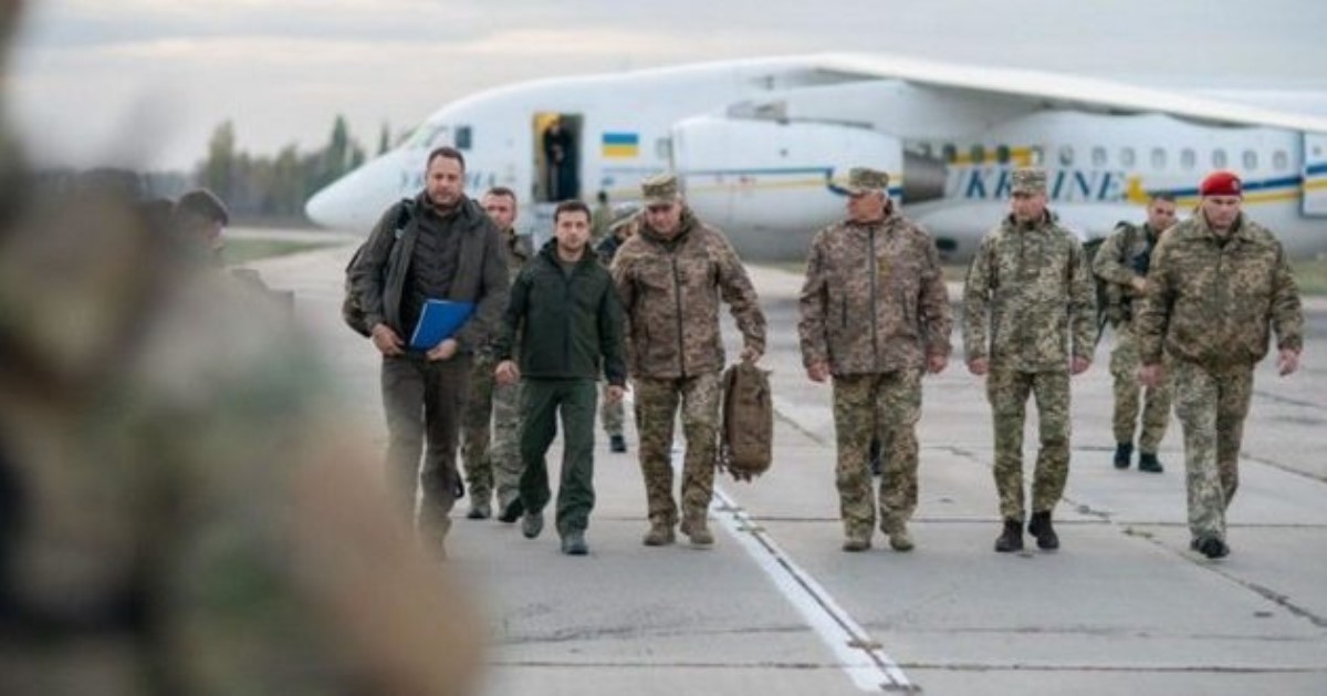 Помощник Зеленского: "Бывшие военные должны сидеть дома"
