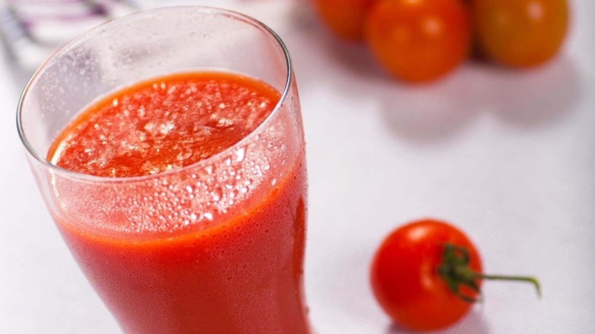 Кому вредно пить томатный сок: ответ специалиста