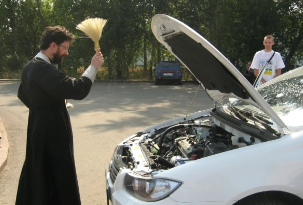 Сколько раз можно освящать автомобиль: ответ церковников