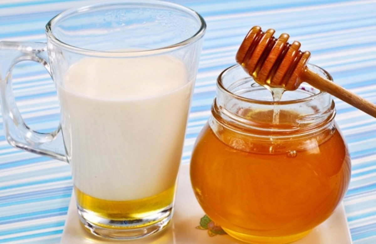 В России запретили пить молоко с медом при простуде