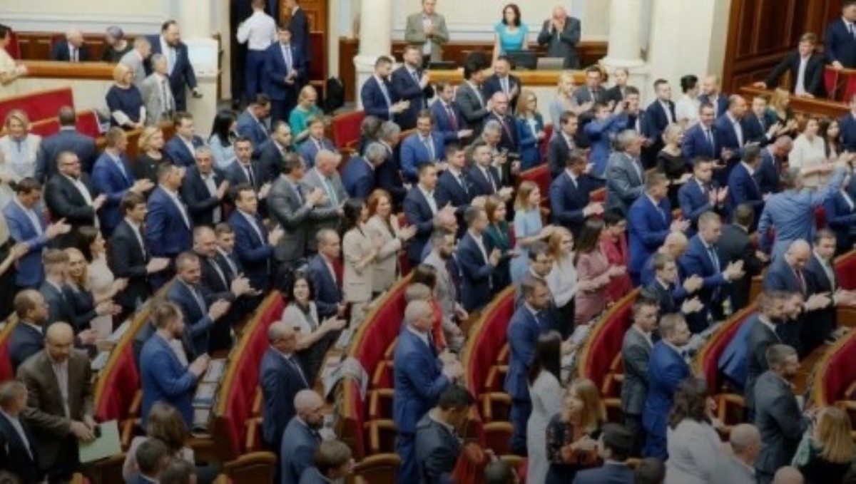 Нардепы получили зарплаты: во сколько обошлись украинцам избранники