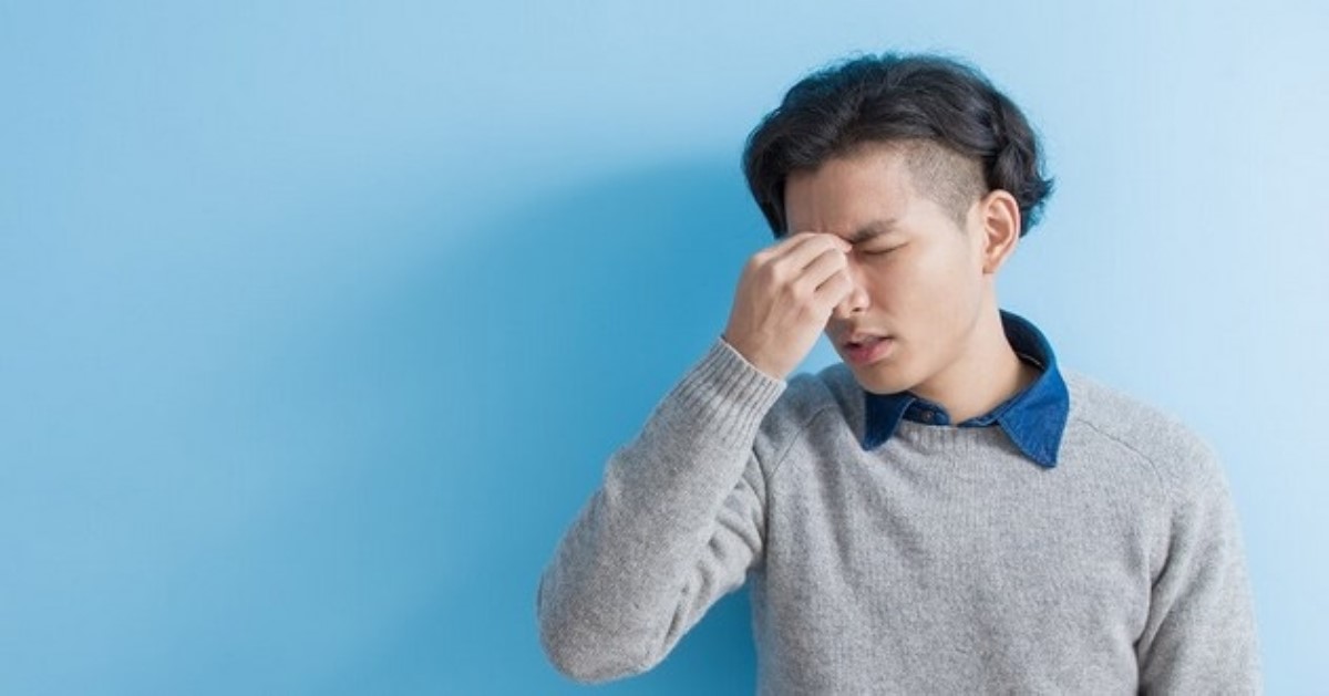 Помогут душ и вкусняшка: как избавиться от головной боли без таблеток