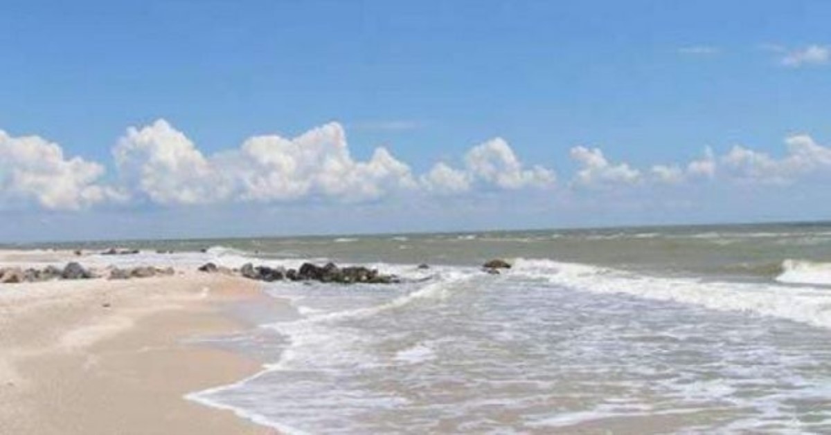 На Азовском море могут исчезнуть пляжи: жители в панике