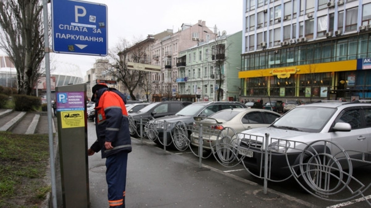 Сколько стоит припарковать авто в крупных городах Украины