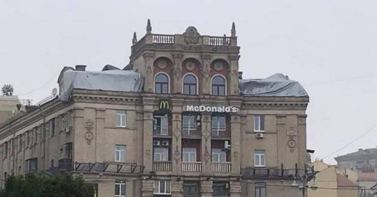 Незаконная надстройка в центре Киева: адвокат плюет на Кличко и киевлян с высоты здания