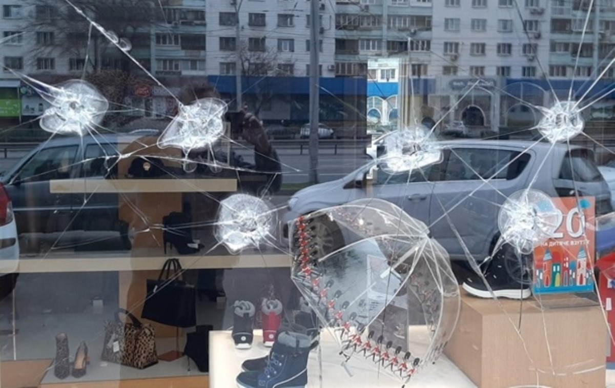 В Киеве расстреляли обувной магазин
