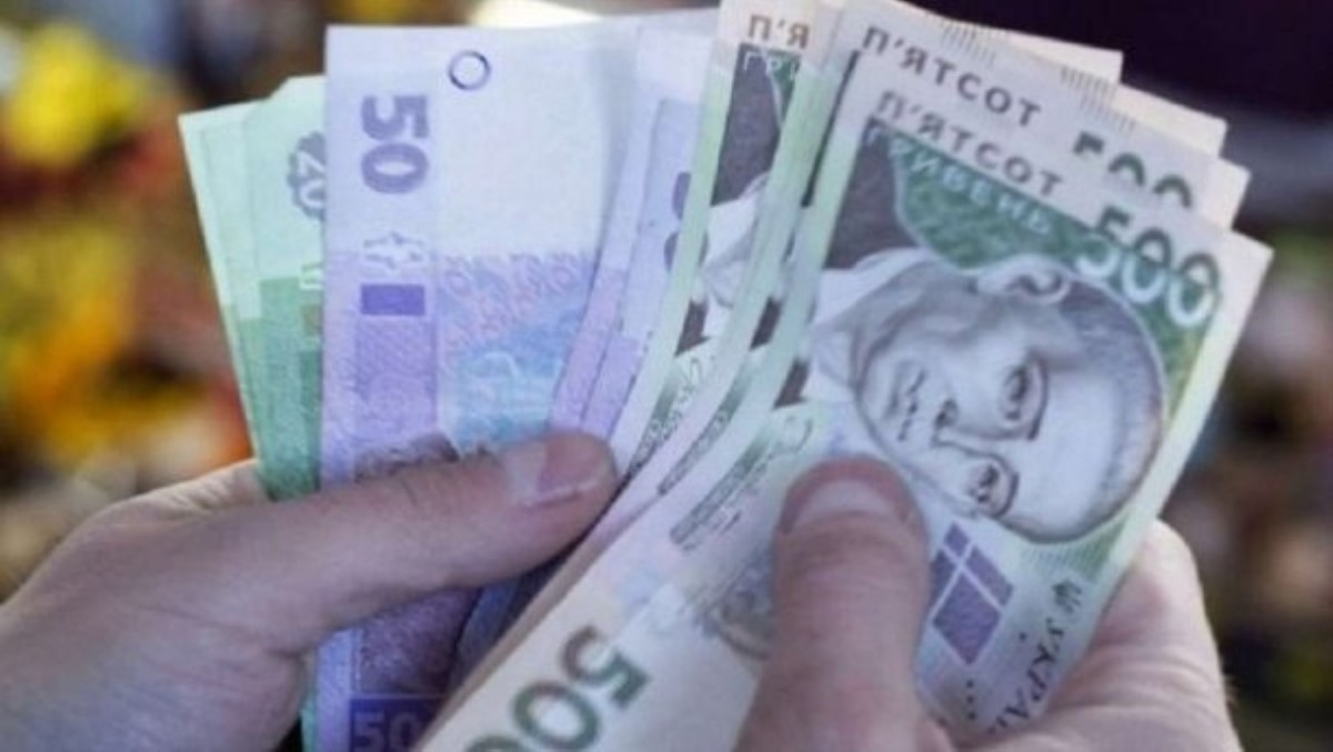 Пенсии в Украине: кто получит прибавку и сколько