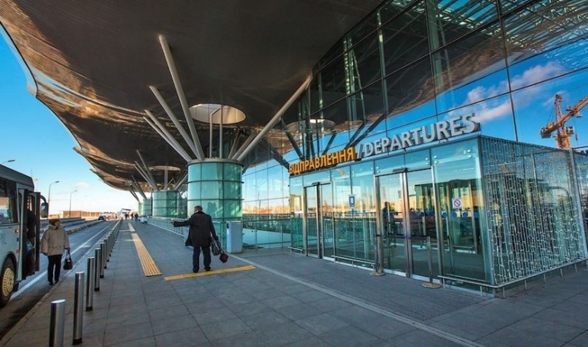 В киевском аэропорту приземлился непонятный авиалайнер