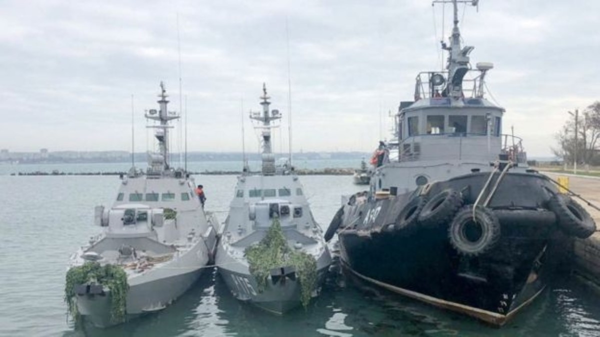 Захваченные Россией корабли направляются в Одессу