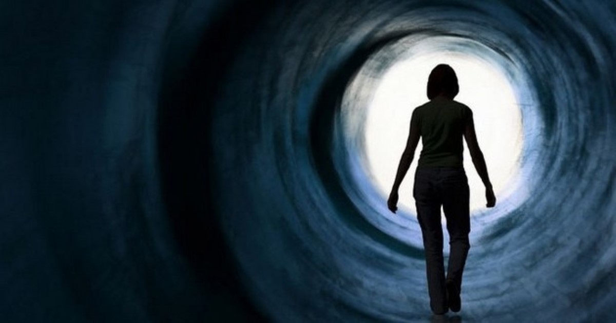 Женщина вернулась с того света и расстроила тех, кто надеется на "тоннель в конце"