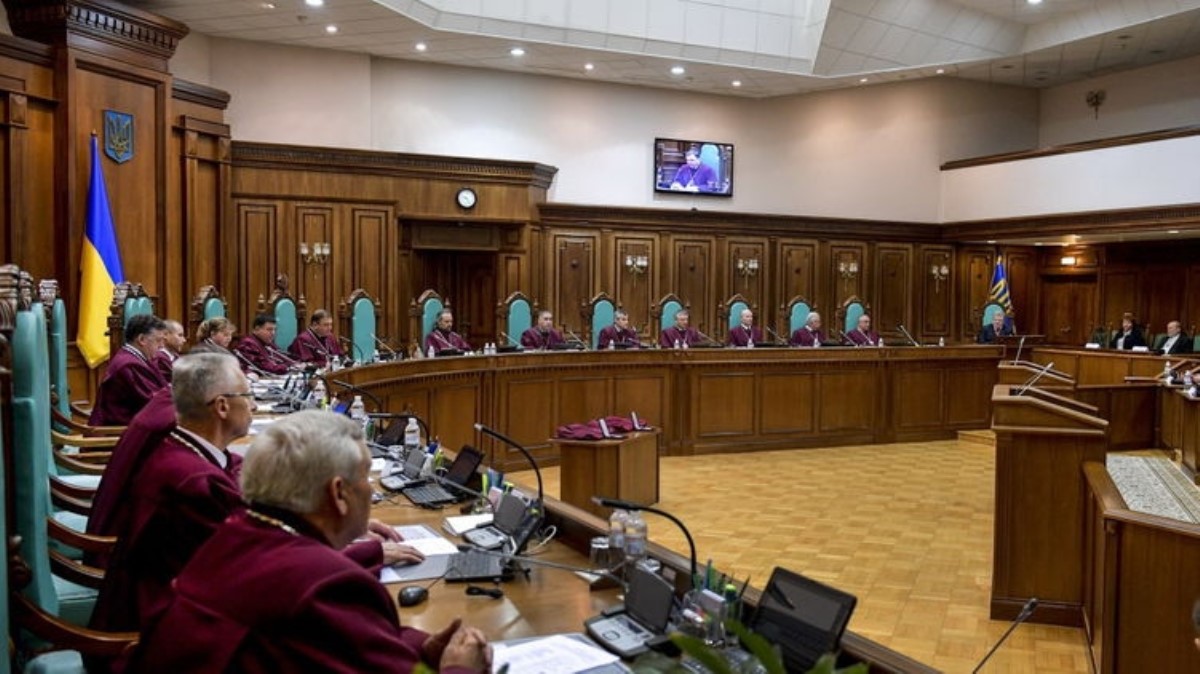 Конституционный бунт: почему судьи начали "рубить" проекты Зеленского