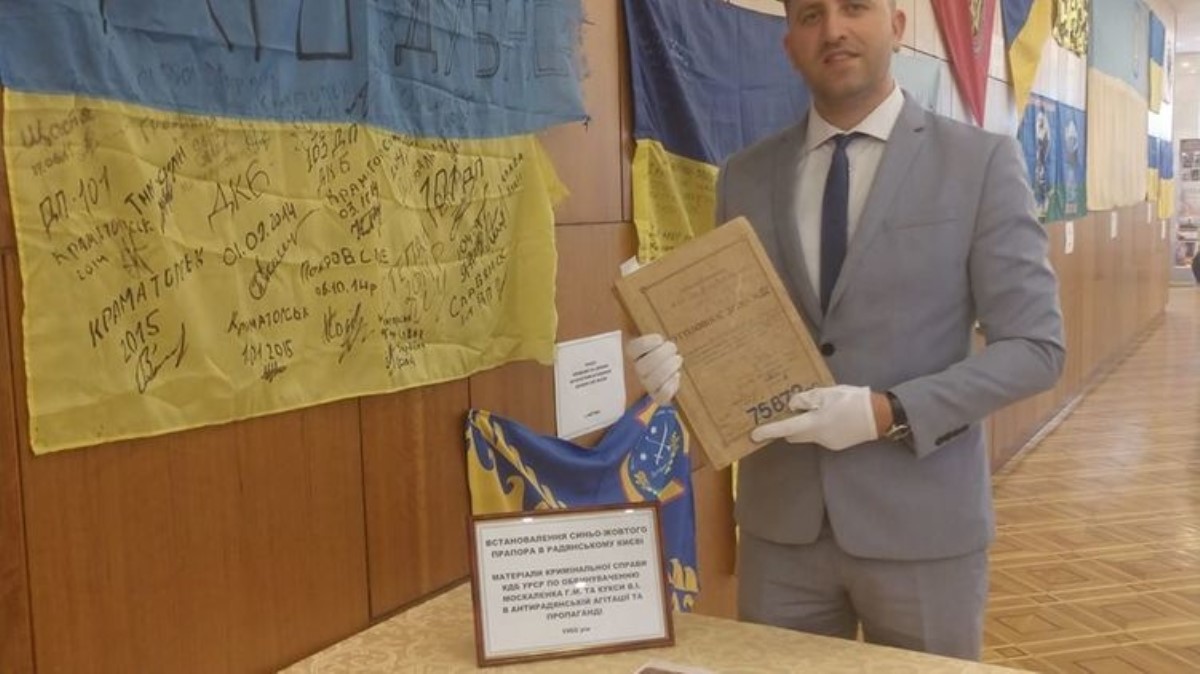 Госархив Украины возглавил поэт: стихи у него неприличные