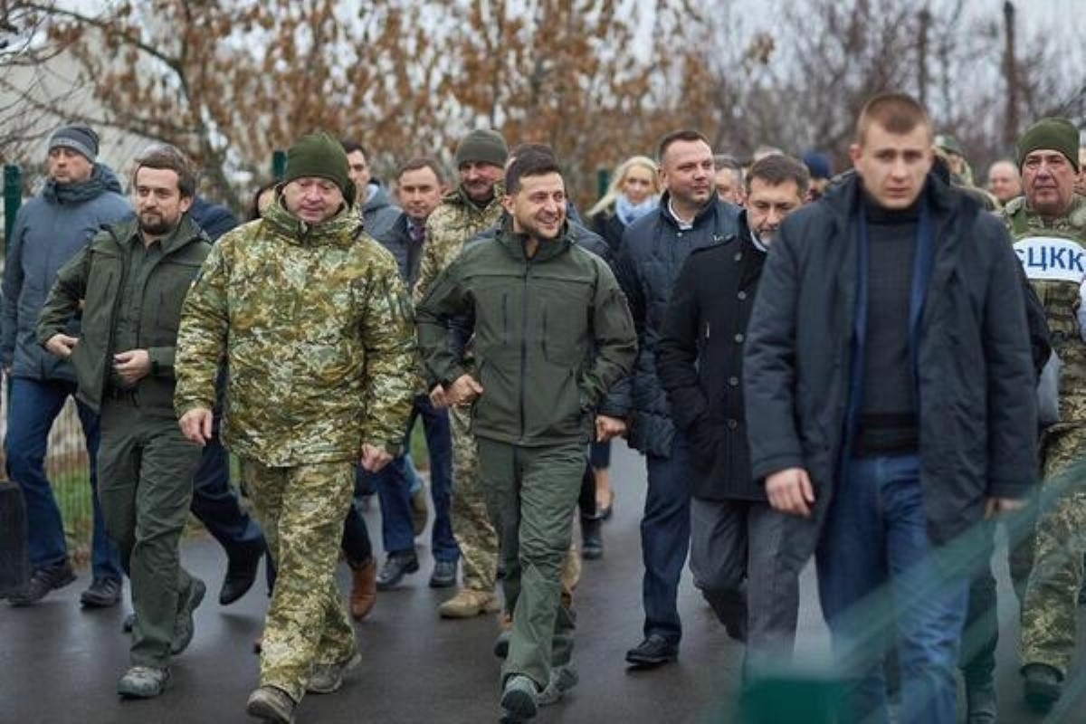 Зеленский показал мост в Станице: им уже пользуются местные жители