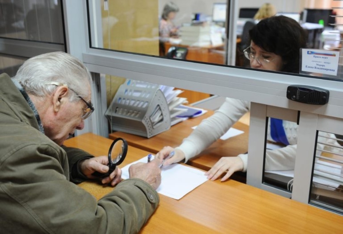 Пенсии в Украине пересчитают дважды: кто получит прибавку