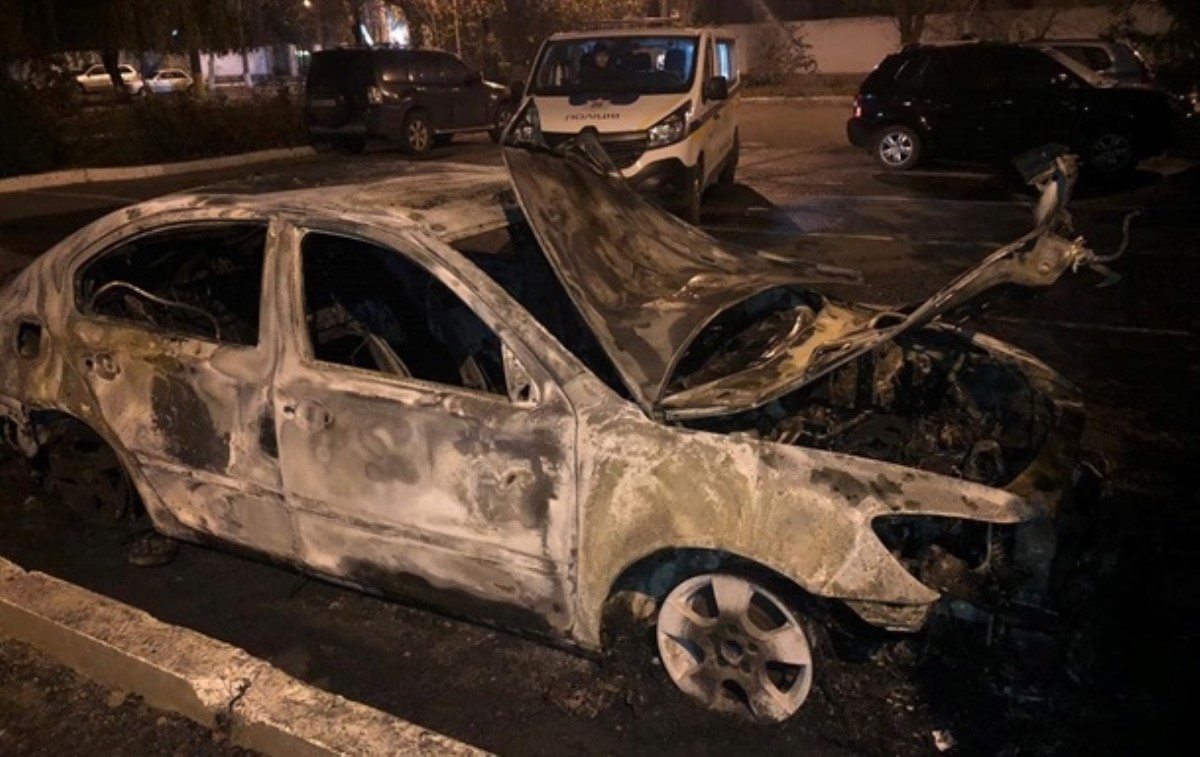В Одессе сожгли машину семьи начальника таможни. Видео