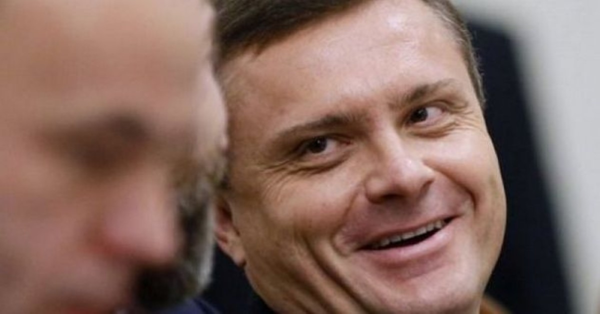 Человек Януковича пробрался в Раду со странным причандалом