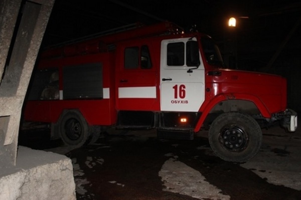 Горит факелом: в Киеве пожар в жилом доме