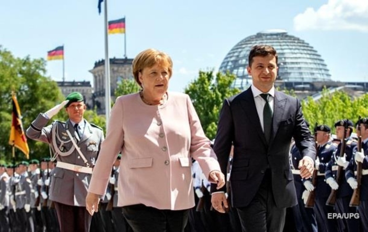 Зеленский  срочно созвонился с Меркель: о чем говорили