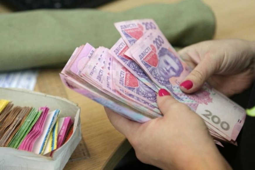 В Украине зафиксировали рост зарплат: кому повезло