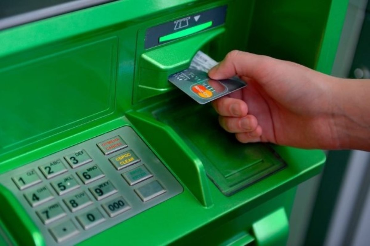 Украинцев просят быть внимательными у банкоматов – появился новый вид «развода»