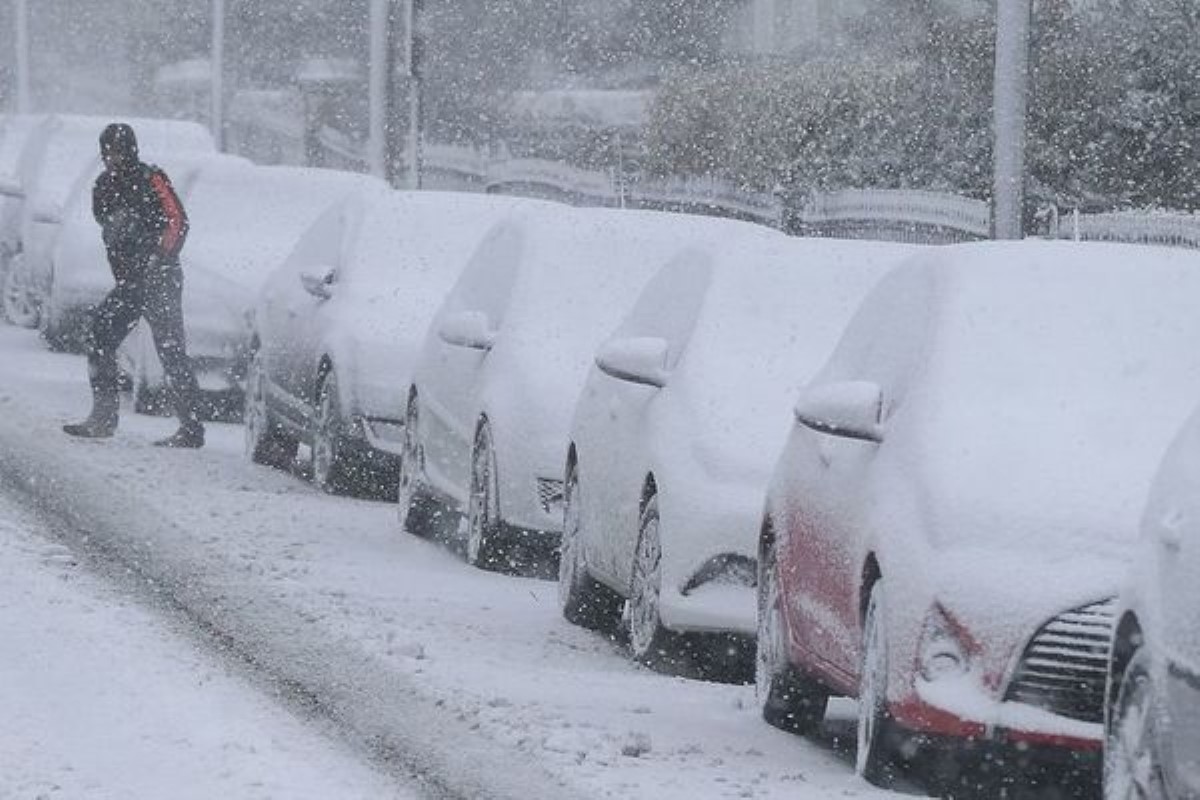 Снег и гололед: синоптики дали прогноз погоды на сегодня