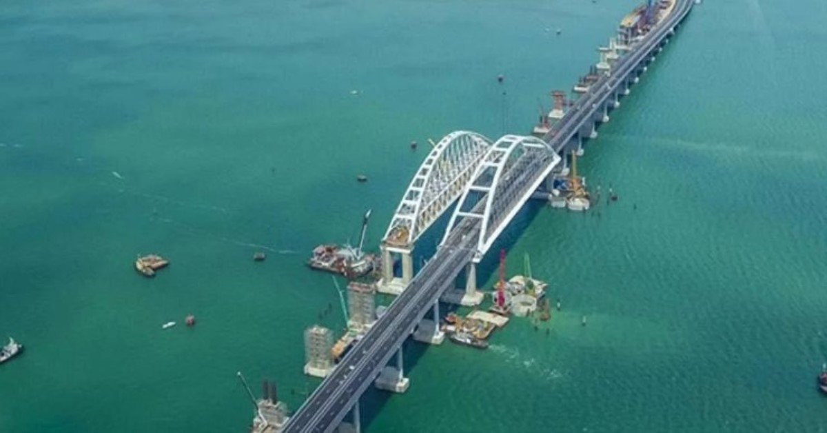 Над украшением Крымского моста смеется вся Сеть