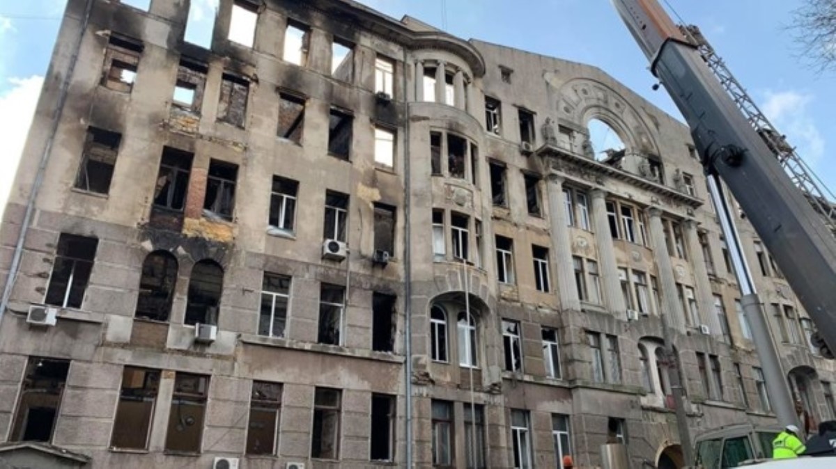 Пожар в Одессе: стена здания колледжа может обрушиться