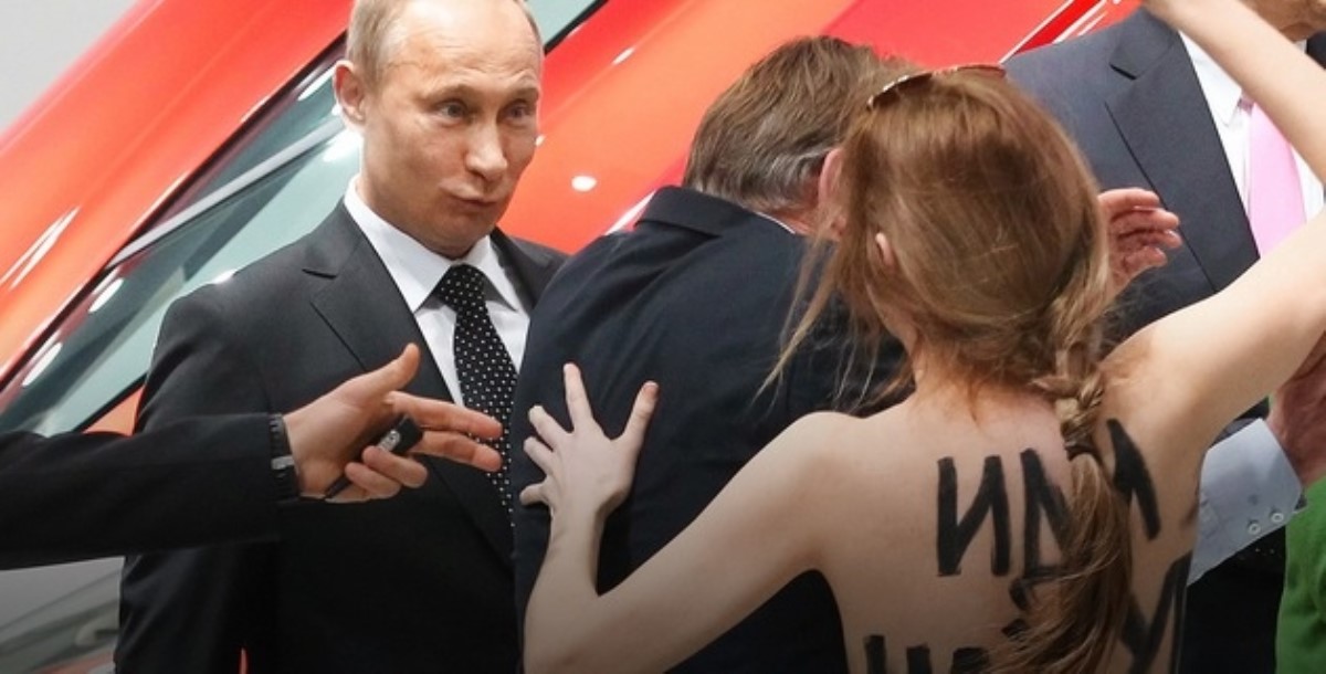 Femen рвались к Зеленскому и Путину