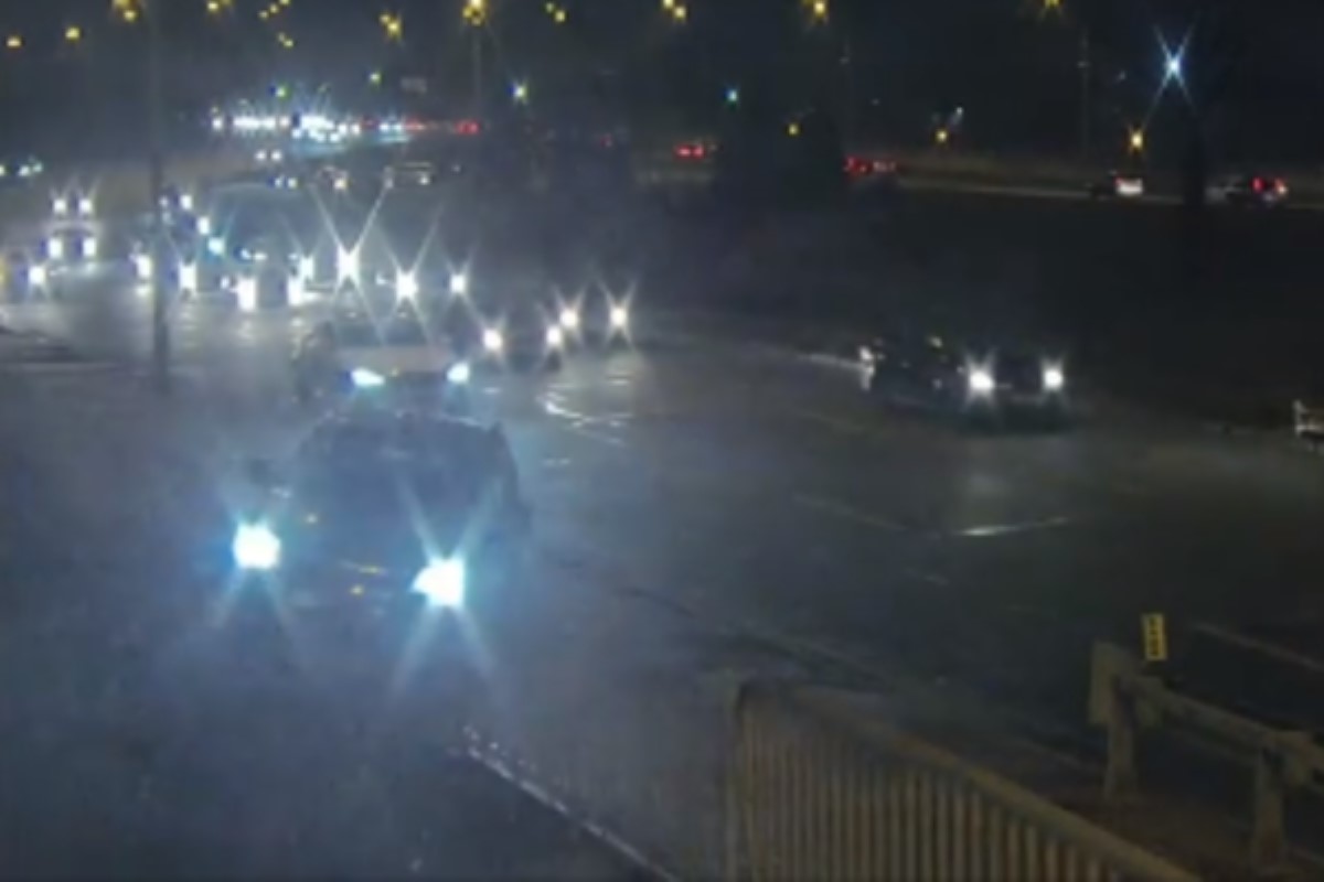 Появилось видео падения Subaru с моста в Киеве