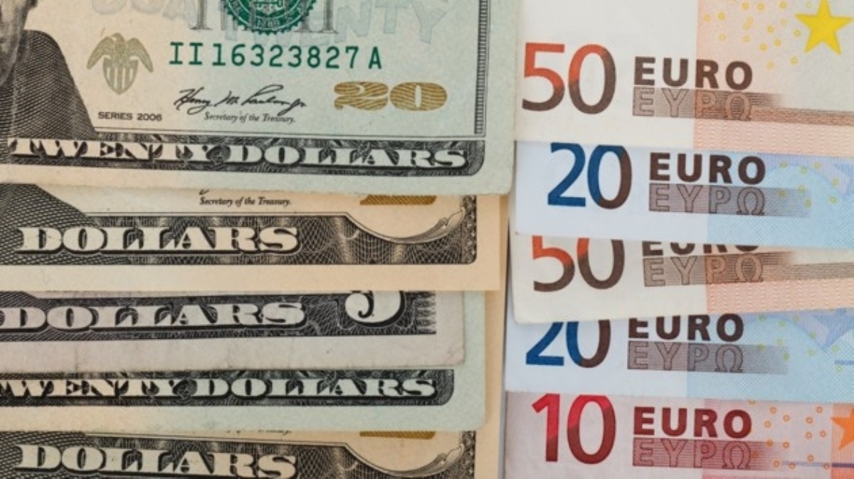 Курсы доллара и евро замерли