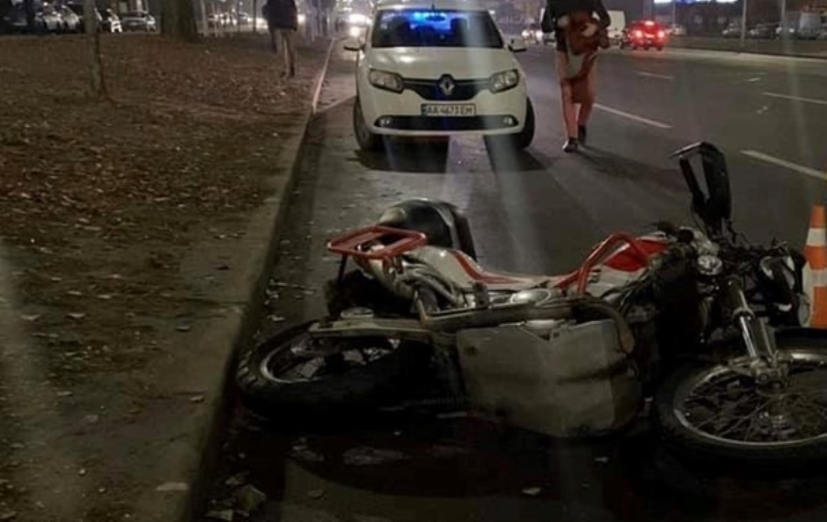В Киеве мотоцикл насмерть сбил мужчину