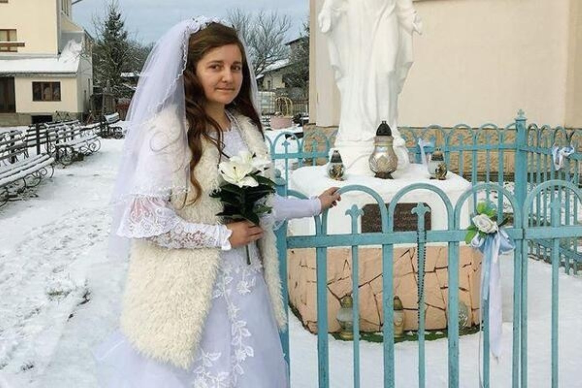 "Вышла замуж" за Христа: обряд пострига монахини разволновал украинцев