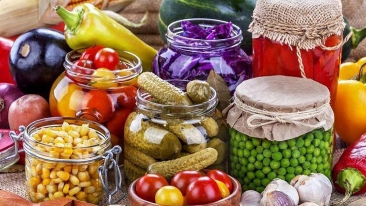 Диетолог предупредила о вреде консервированных овощей