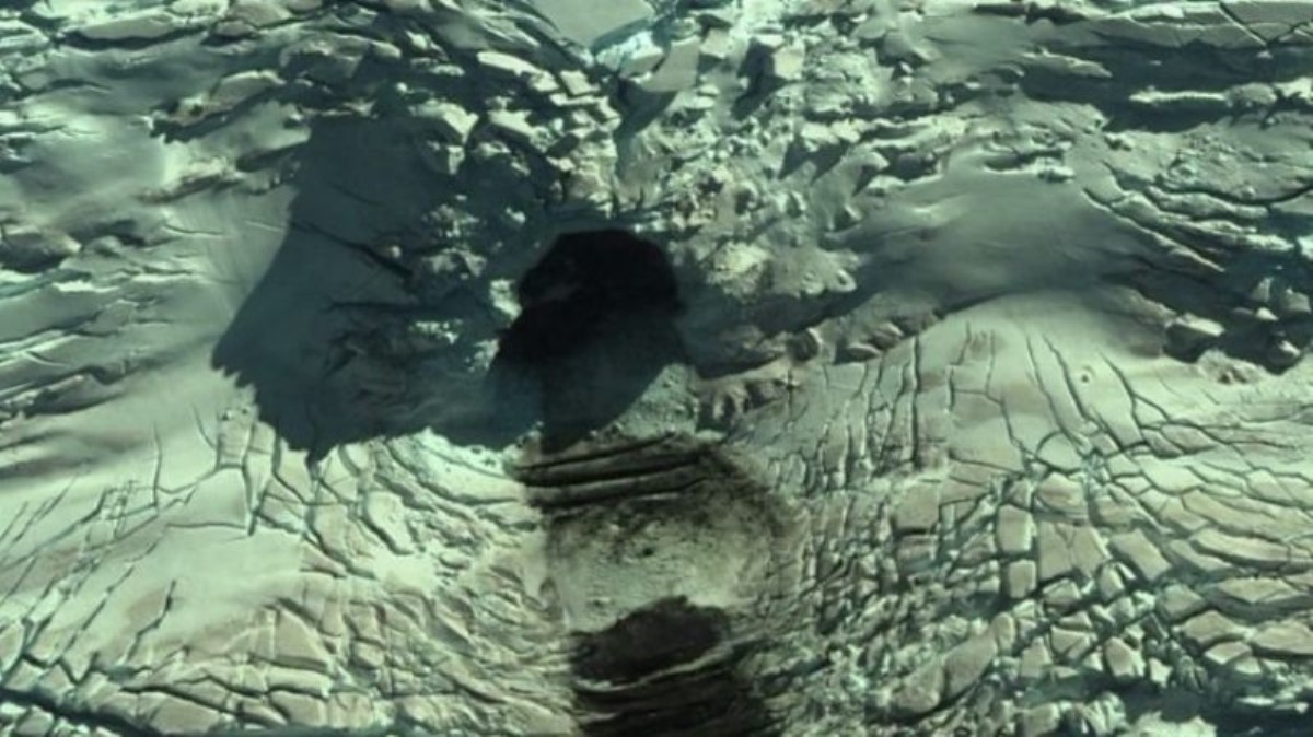 В Антарктиде обнаружен огромный вход "в тот свет"