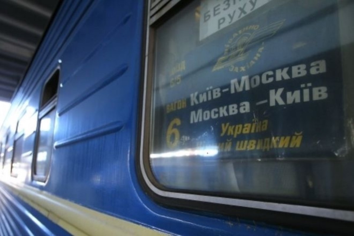 В Москву по загранпаспорту: кто заработает на "российских" заробитчанах