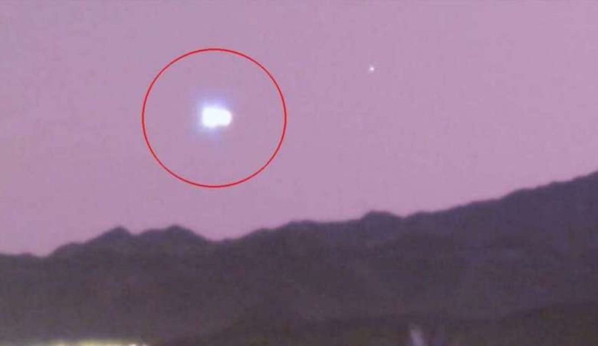 Над Лас-Вегасом стремительно промчался огромный НЛО