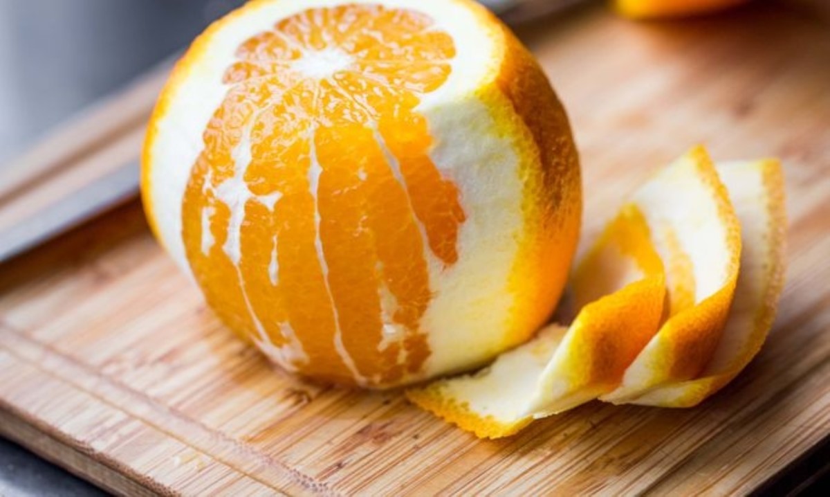 Самый простой способ очистить апельсин