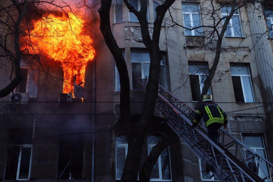 Пожар в Одессе: погибла преподаватель колледжа