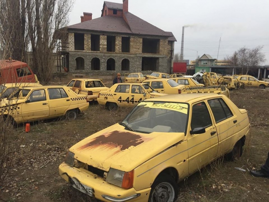 В Украине обнаружено кладбище "запорожцев"-такси