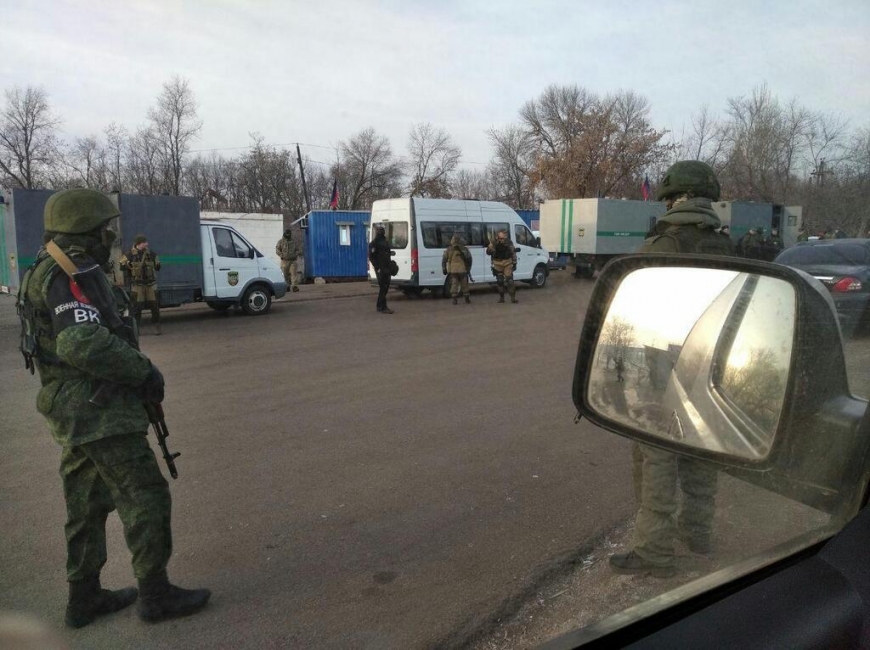 Обмен пленными: в "Л/ДНР" показали автозаки с  украинцами