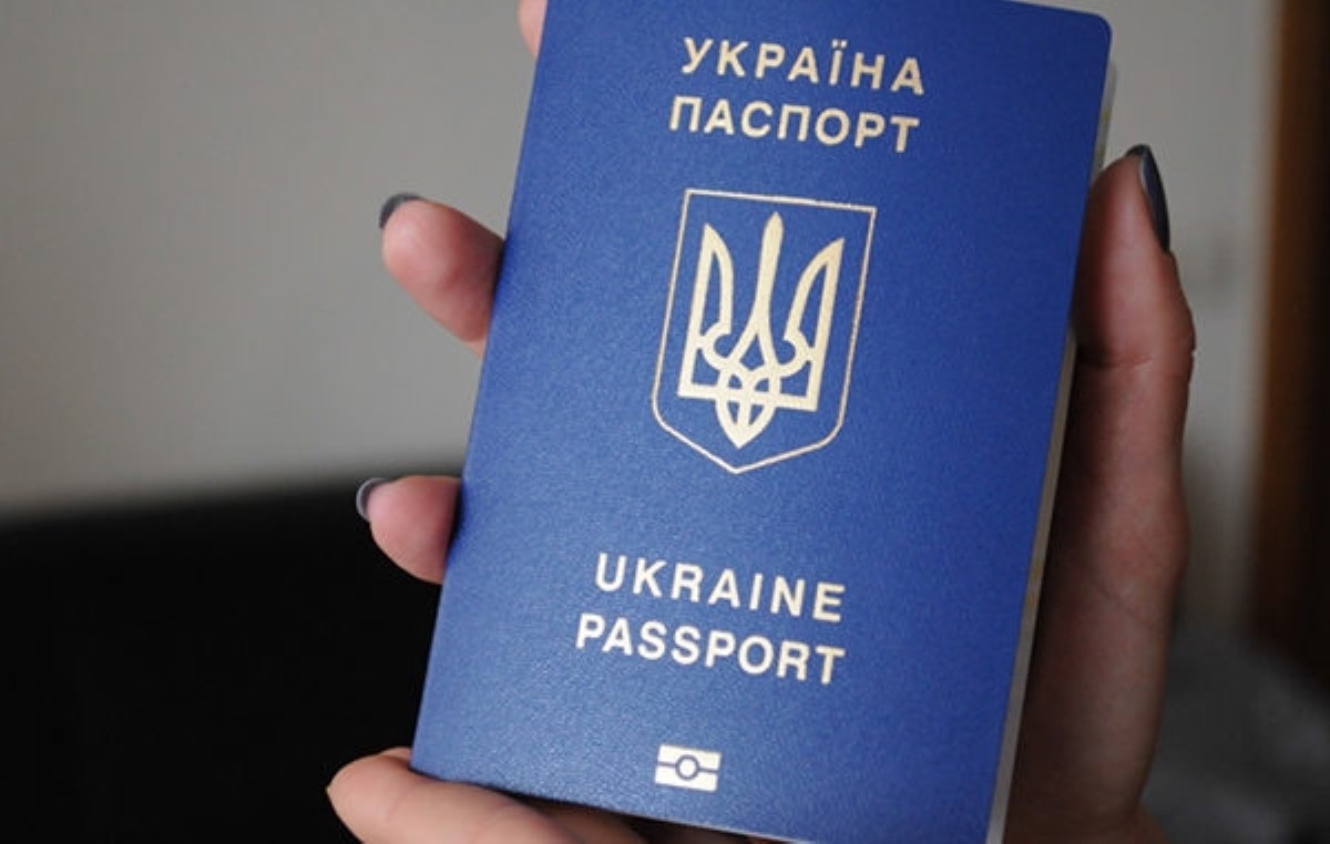 Украина сместилась вниз в рейтинге паспортов