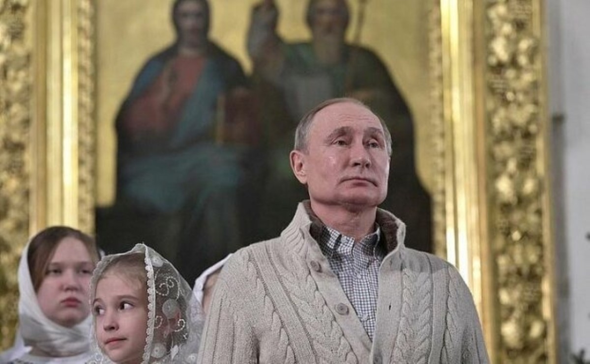 Дорогой колхозный шик: сколько стоит рождественский свитер Путина