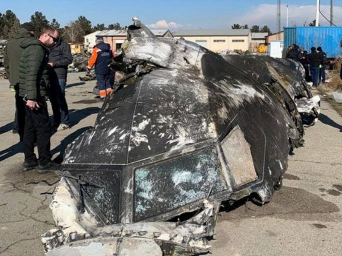 Иран вывезет за границу черные ящики со сбитого самолета МАУ