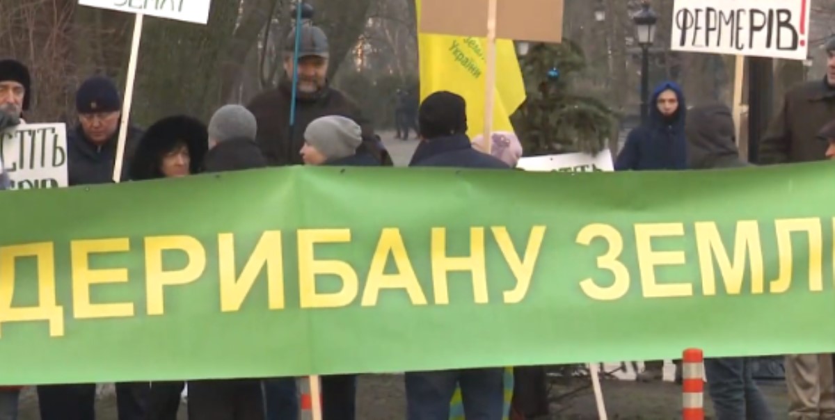 Под домом Зеленского начались протесты