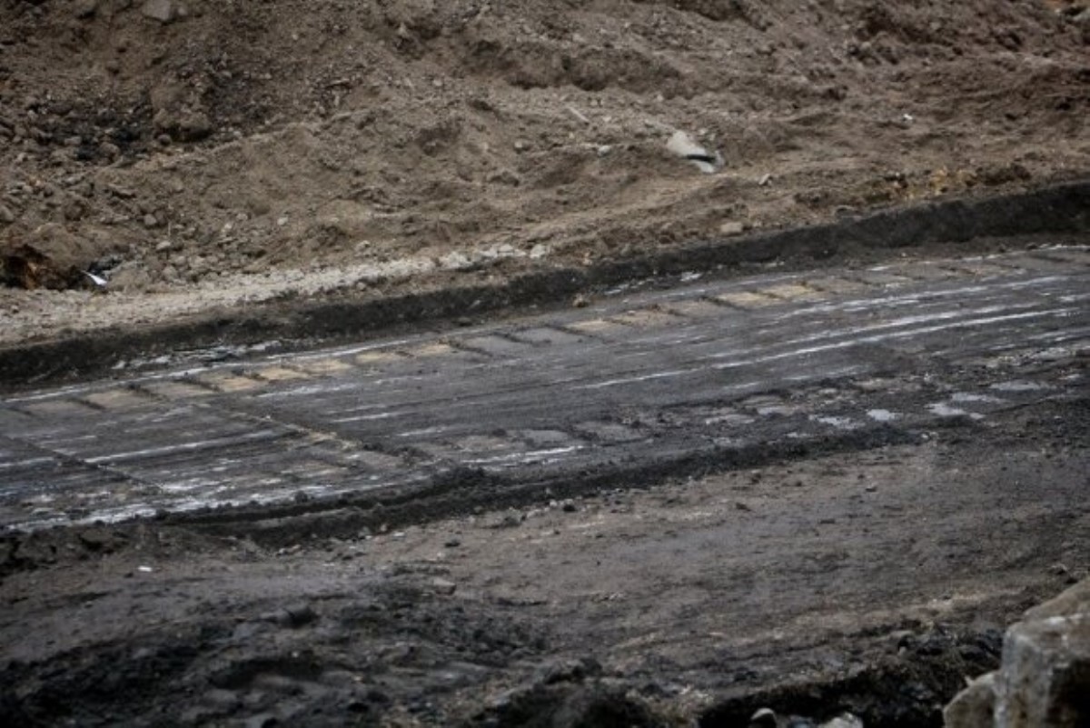 Удивительная находка в Одессе: как ценности закатали в асфальт