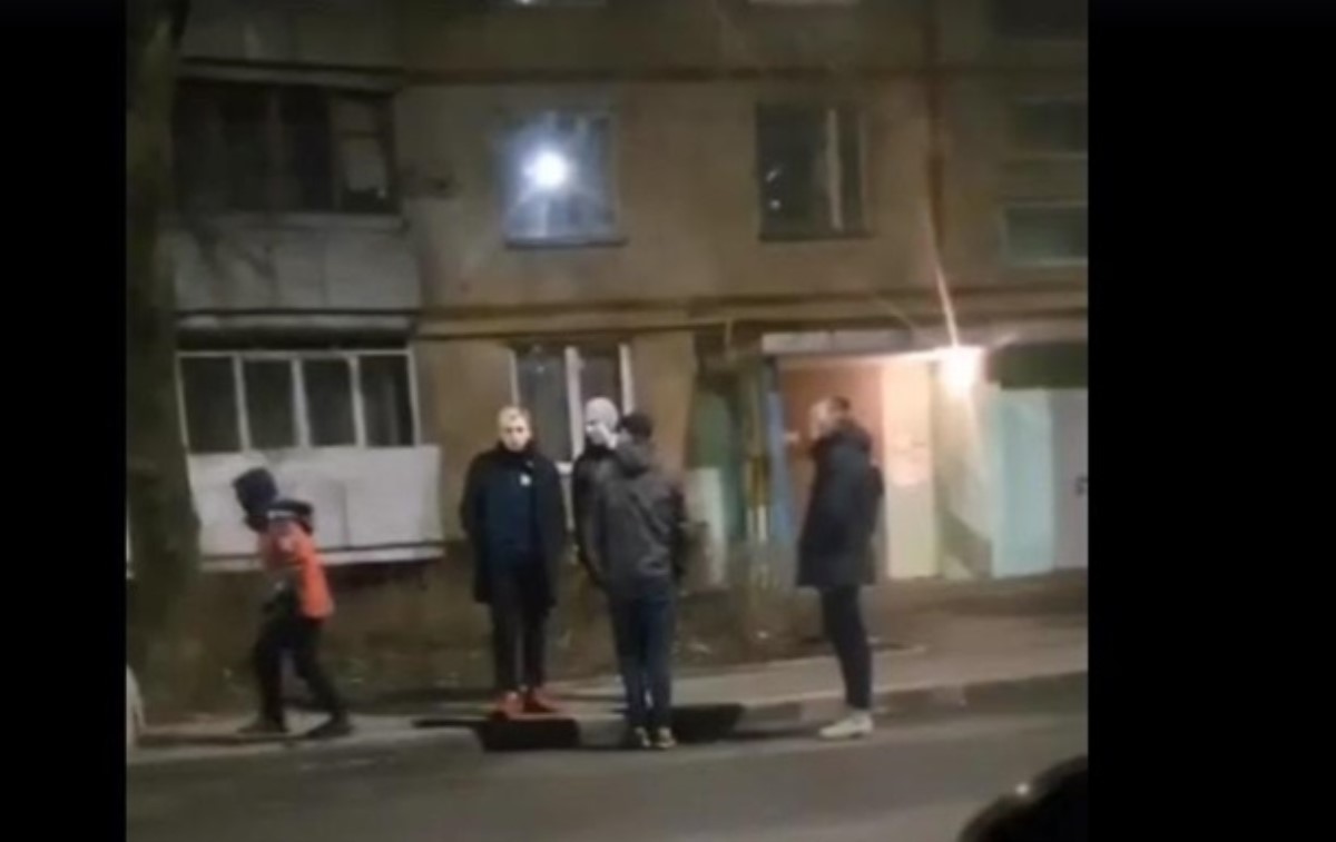 В Харькове наглые подростки крушили машины. Видео