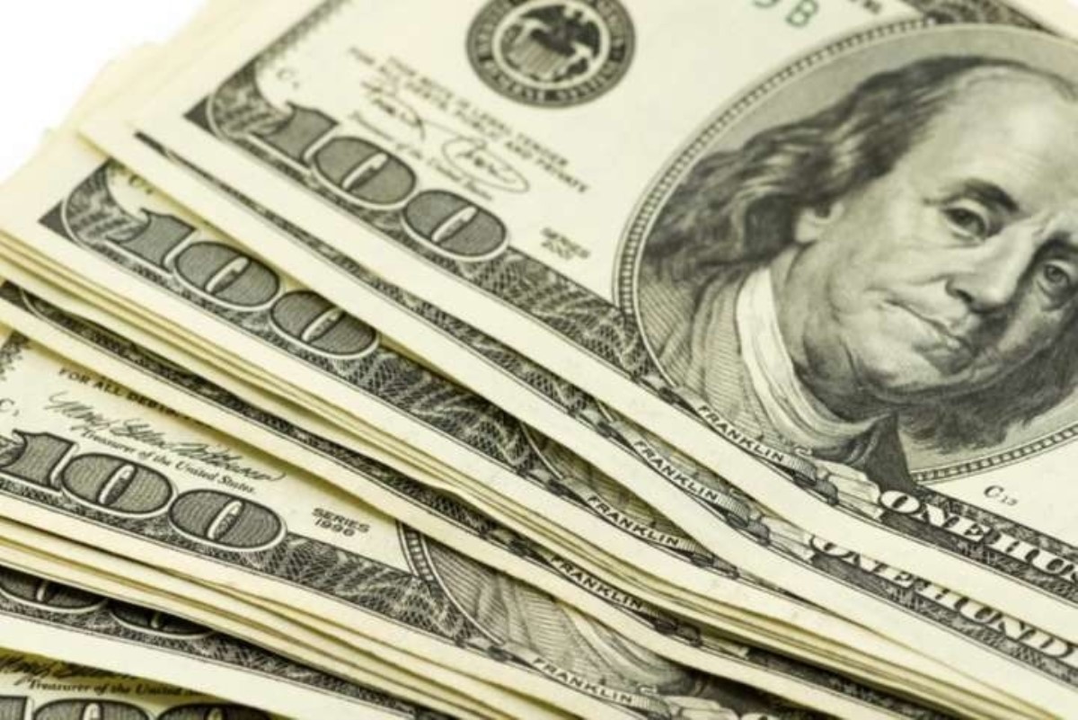 Курс доллара резко изменился после отставки Гончарука